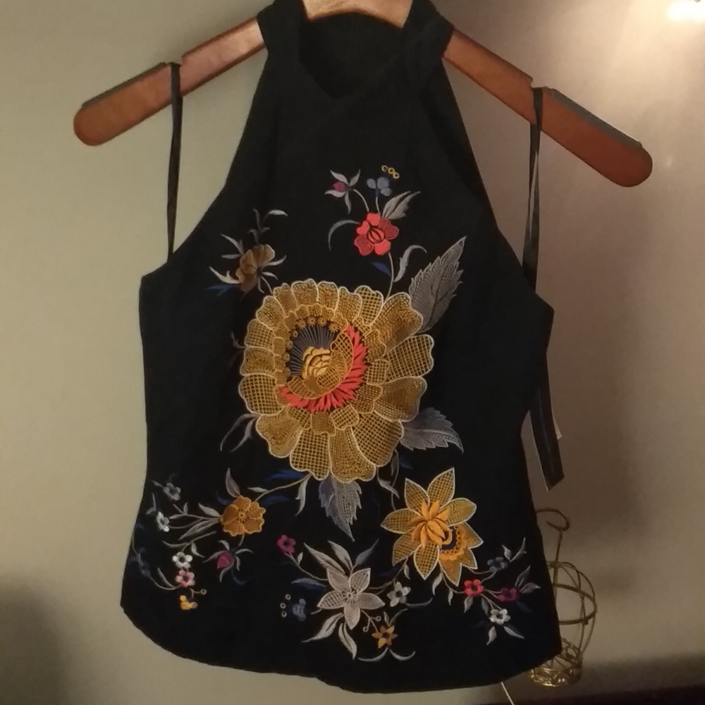 NWT French Connection top.. Size 6..Very beautiful...